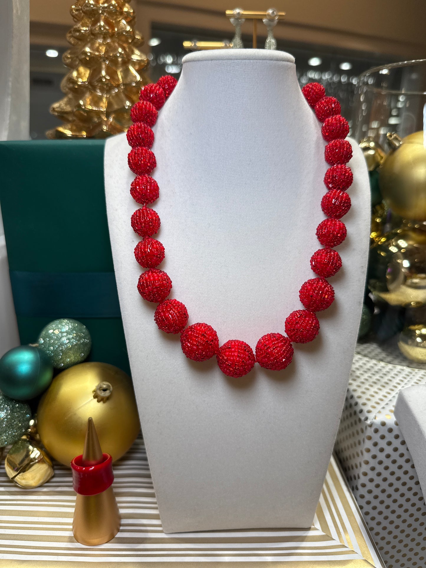 THE OLIVIA NECKLACE SCARLET